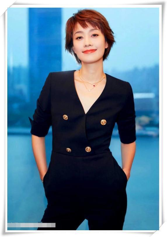 当40岁袁泉撞上42岁马伊琍,终于见识了女性气质的最高级别!