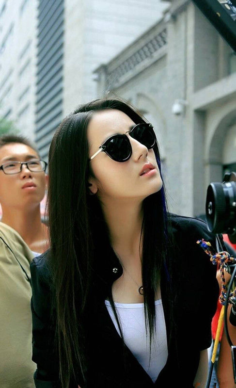 迪丽热巴化身女特工，一身装扮酷帅无比，你被惊艳到了吗