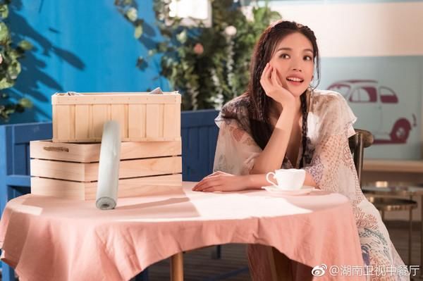 《中餐厅2》开播比起最早国民CP重聚，我更好奇赵薇舒淇在厨房足