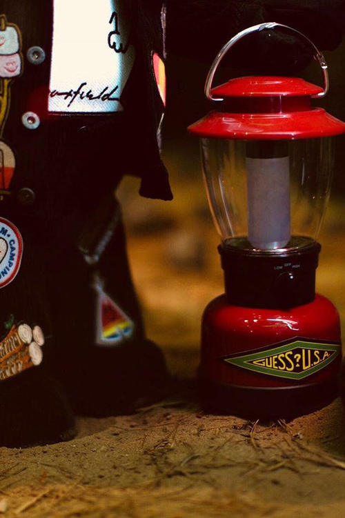 GUESSJeans携手DRxLOVE改造18秋冬系列单品