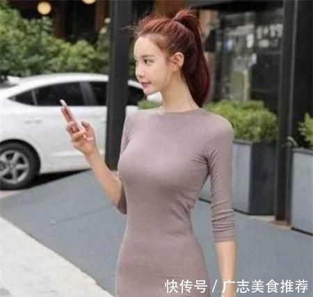  『靓丽』街拍：灰色紧身背心搭配短裤，秀出细腰和长腿，时尚靓丽有活力