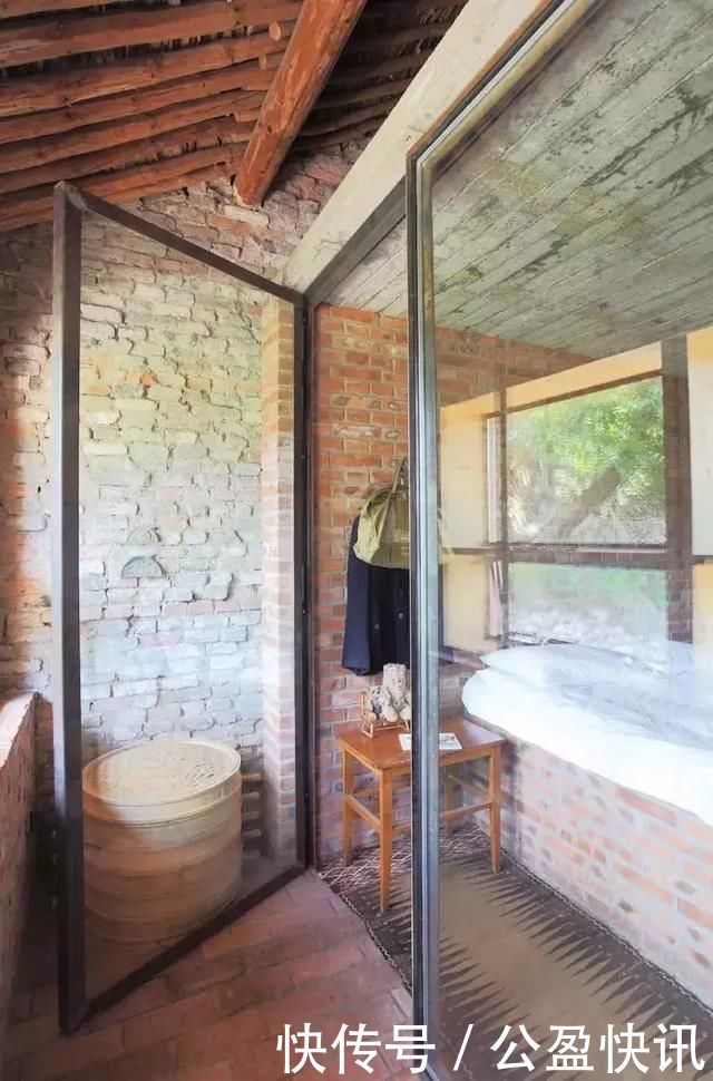  【过上】“北漂”老外爆改长城下100㎡破败农民房，一家四口过上