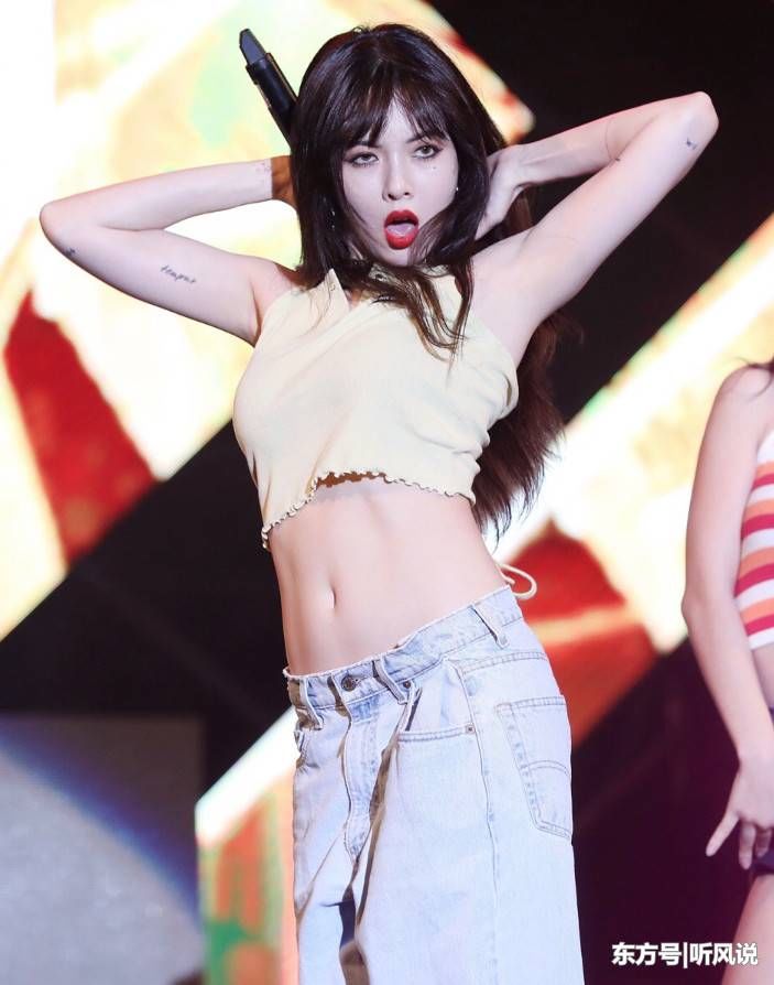 泫雅穿露脐背心这么简单!展示高难度单手脱衣，让女人也疯狂!