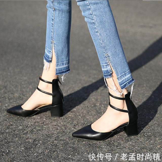  [女人味]女人秋天穿皮鞋就要穿绑带式样的，高贵又有女人味，秀出时尚美足