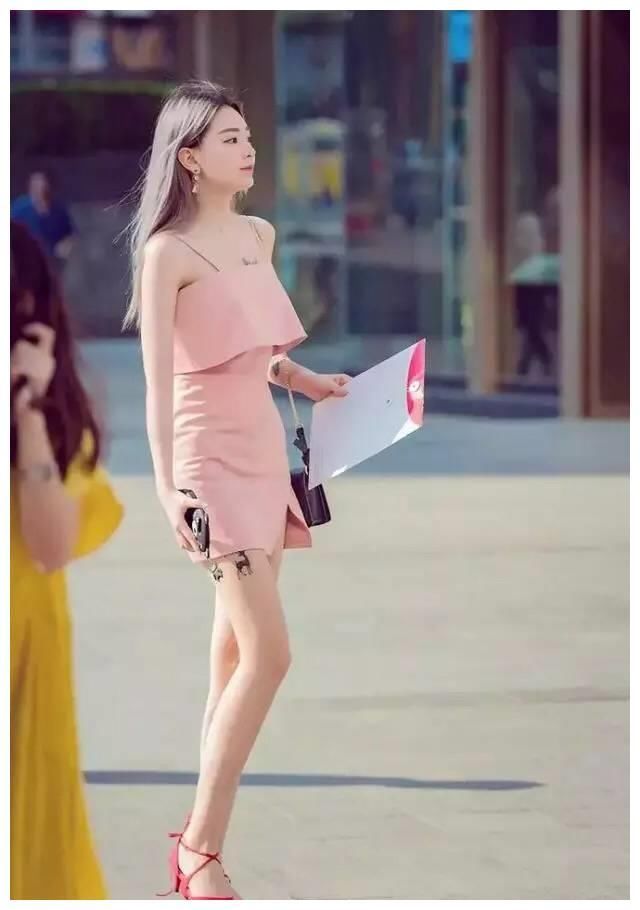 街拍：图3笑容甜美俏皮小萝莉，清纯模样让我着迷！