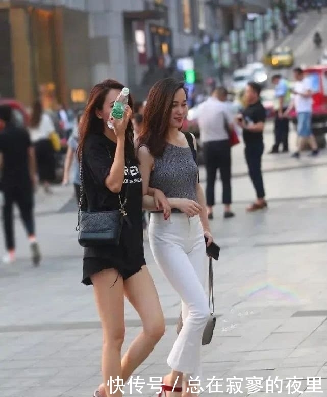 衬衣|墨绿的鱼尾裙搭配白色衬衣衣,非常的显气质