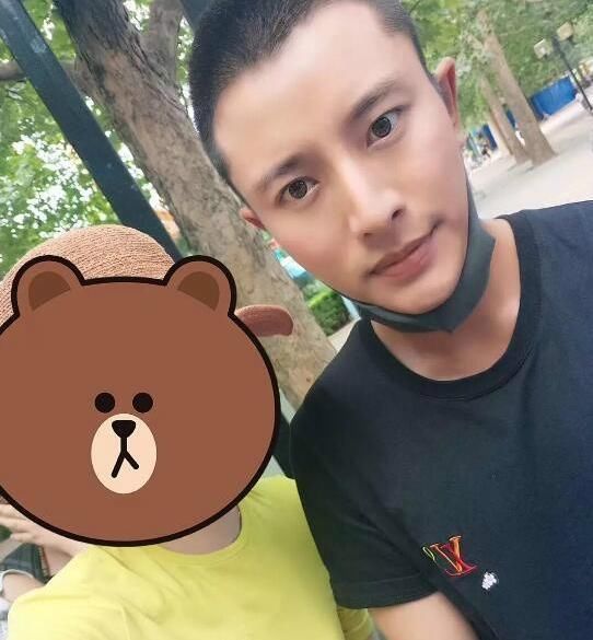 好心合照又遭造谣 贾乃亮发文内容让人心疼 网友一句话总结到位