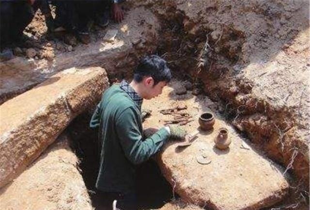  发现@专家去老农家讨水喝，却发现“狗食盆”不凡，5元买下发现