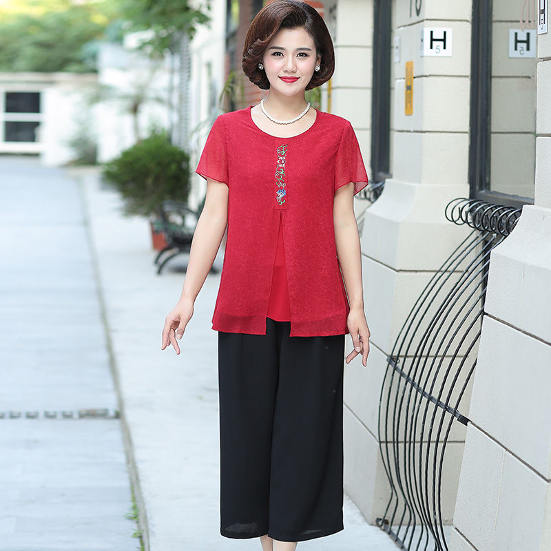 “妈妈装”又出新款了,巨适合五六十岁妈妈,穿上想不美都难