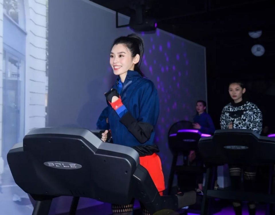 收藏了那么多显高方法,还是奚梦瑶这招最好用