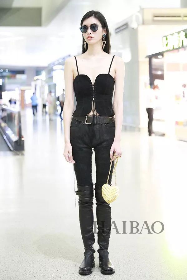 瘦回巅峰的赵薇年轻10岁!白百何这脸是怎么了?【海报街拍】