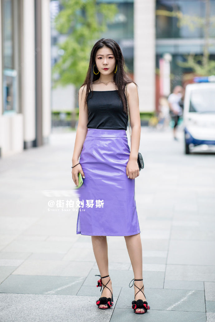 街拍重庆:就算颜值爆表，也离不开时尚潮流的穿搭!