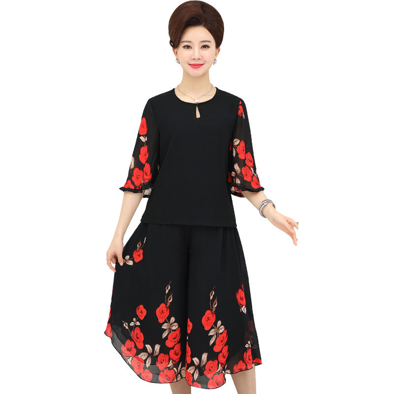 过了五十岁就穿这样的妈妈装，优雅舒适又减龄，人见人夸