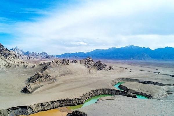 可可西里无人区  盐湖沙漠雅丹雪山湖泊草原原始风貌生机盎然