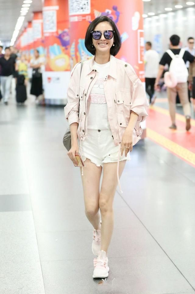 饿上30天都不能有这腿，佟丽娅漫画腿超美腻!