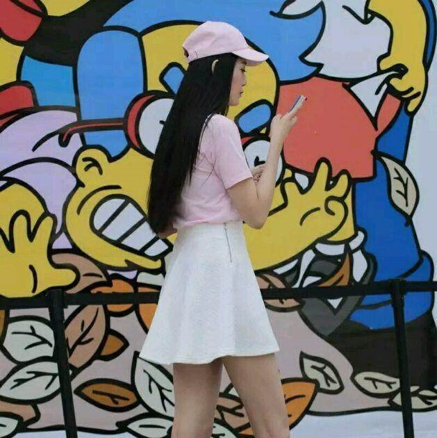 路边街拍美女 穿着时尚百搭,简约朴素,每一个都能吸引你的眼球