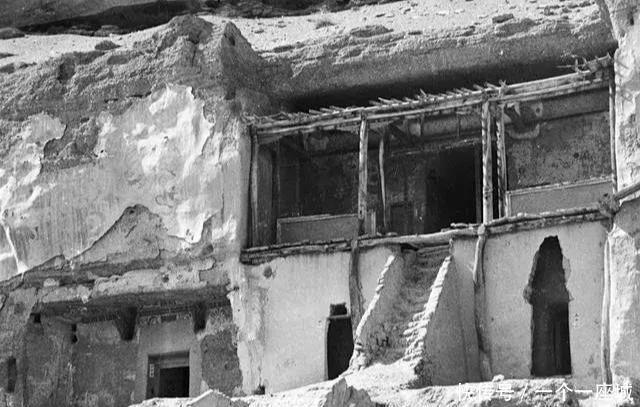 甘肃敦煌1943年,苍凉神秘的莫高窟