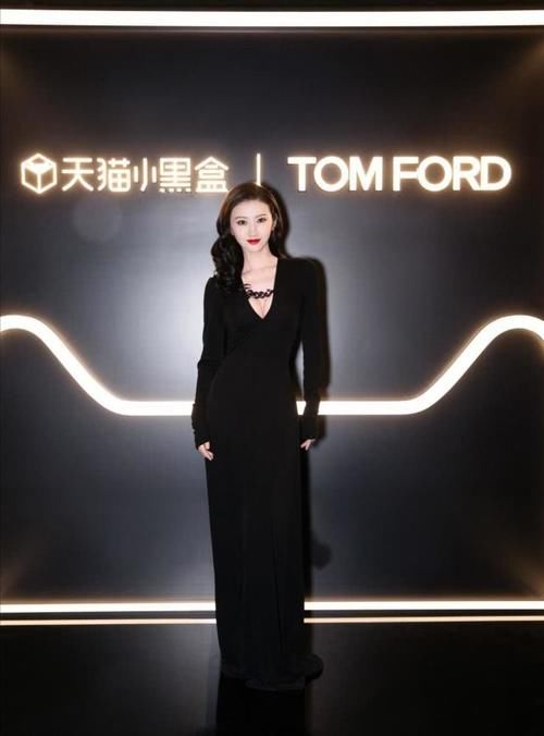 [景甜选择的是一]景甜要不要这么撩！皮衣配网格波点裙真高级，不愧是“富贵花”