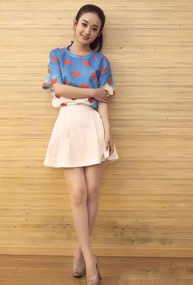 有4个特征的是美女的“标志”，赵丽颖有2个，杨幂仅有一个