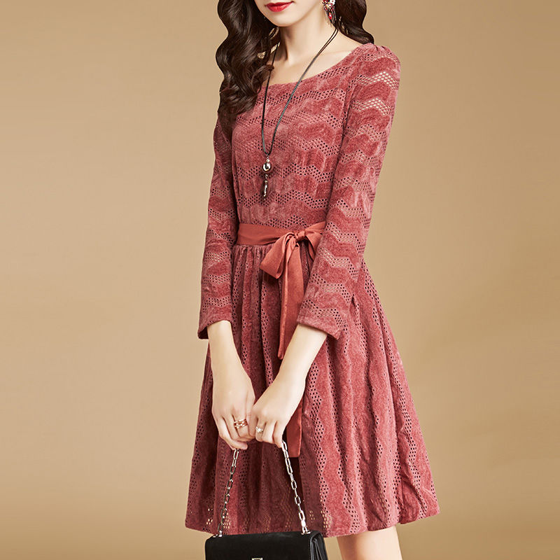 过时的夏装送我也不要，入秋后的新款欧货裙，时尚美嫩，先穿先美