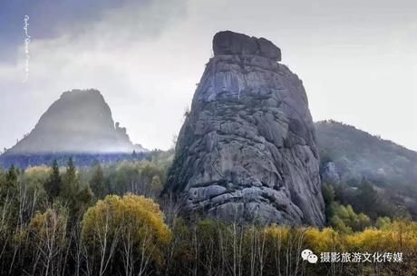 轻纱缦舞风染秋，闲来看山云上游