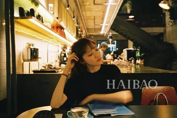 什么｜迷倒南柱赫，和权志龙同公司，奔三的她越来越火了？