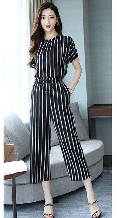 3分长相7分打扮!53岁妈妈穿这时髦套装，清新减龄，忒惹眼