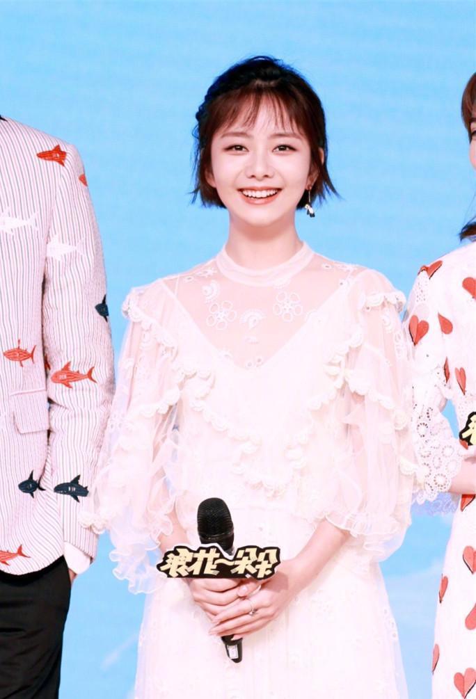 谭松韵和范冰冰撞衫，满屏尽尴尬，明明年轻8岁却输到痛心！