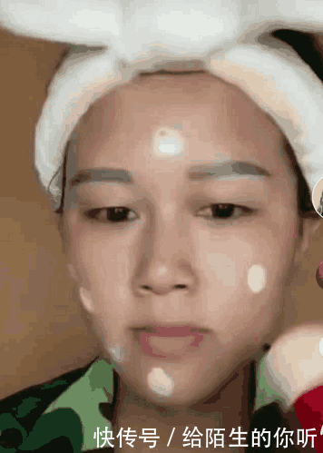 这个工地大妈火了,妆后秒变夜店女神