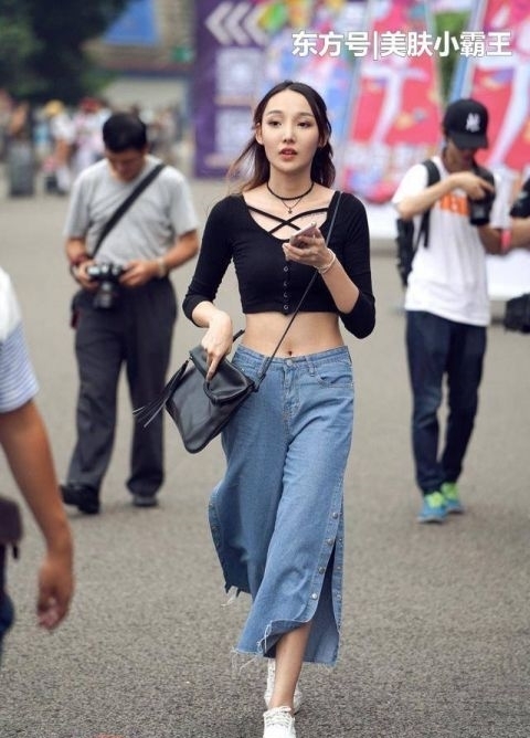  换季|街拍女神：换季时尚穿搭，街头的美女一个比一个养眼