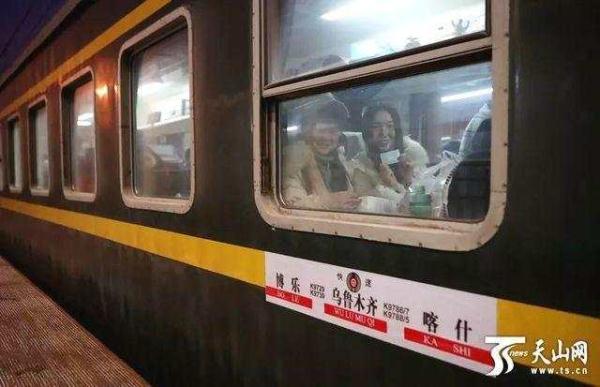 乌鲁木齐到博乐第三趟火车正式运行啦！