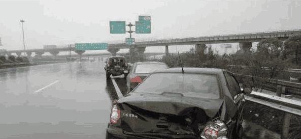  保命■高速上开车突遇暴雨如何是好？教你这三招，关键时刻能保