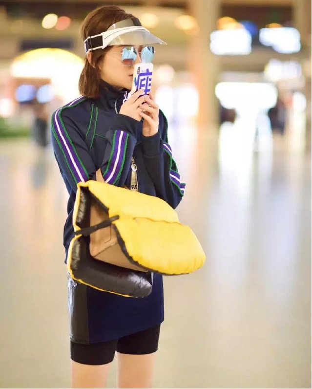 景甜出门，全身上下足足挂了6个奢侈牌子，网友:张继科买的吧?