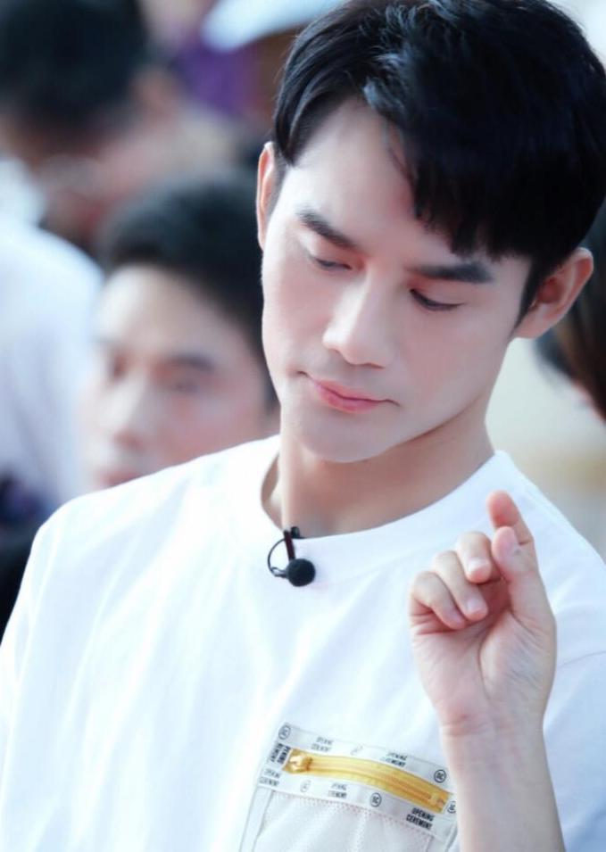 王凯近照胖了，获封健康大使还无偿献血，HIV谣言不攻自破