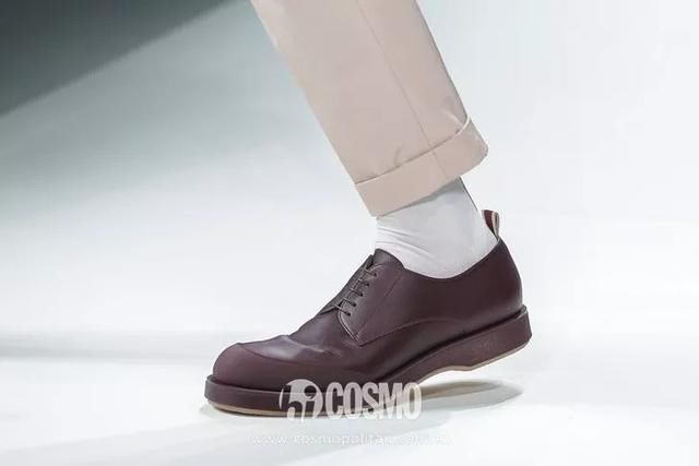 T型台｜艾玛罗伯茨这一身真好看，不过这是去看秀还是去上班？