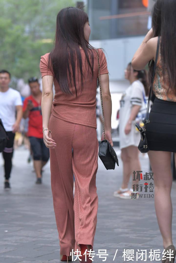 「 装做」集舒适和时尚于一身,时髦到不行!,街拍:用运动装做混搭