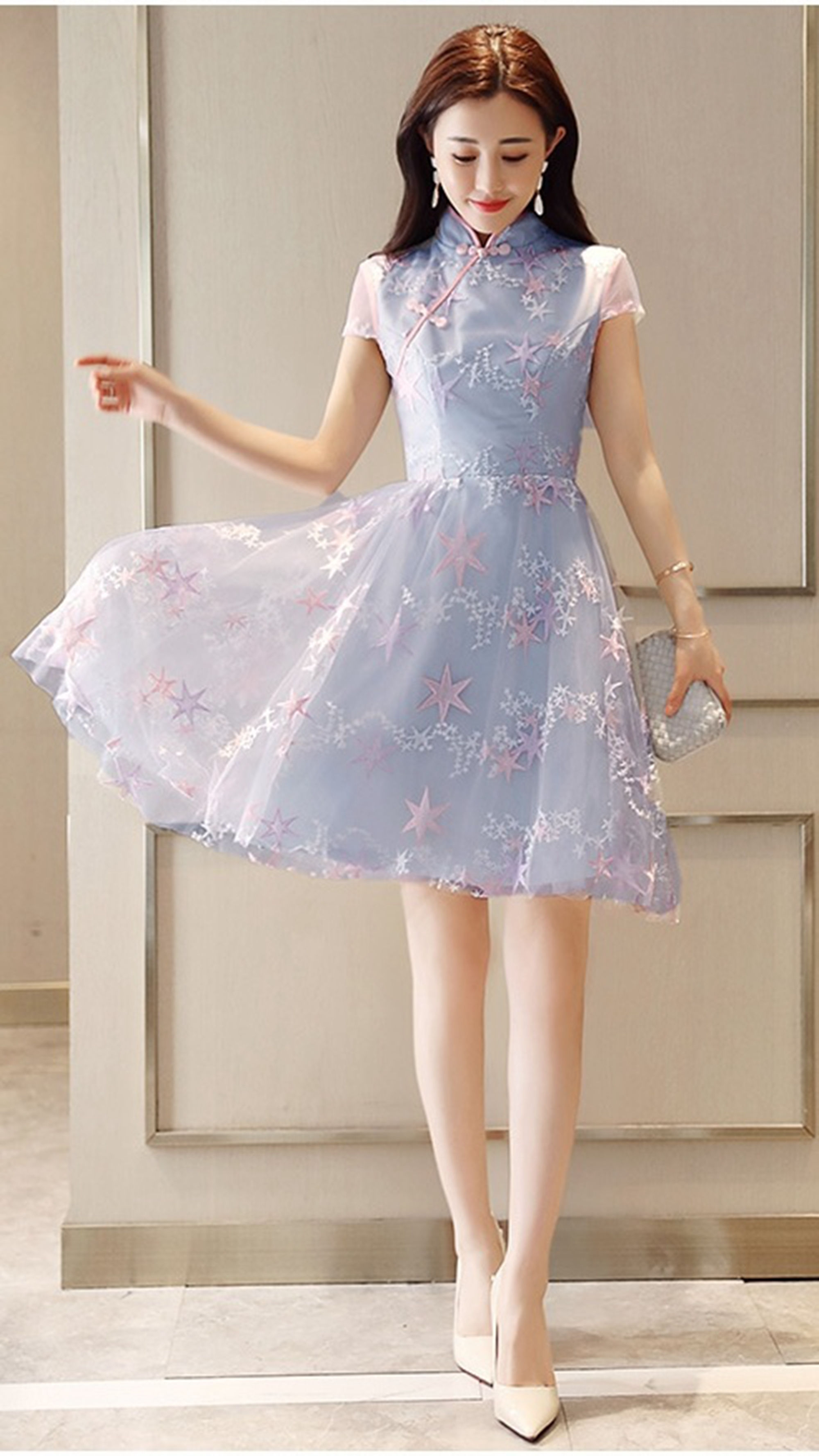 如果你身材小巧，又想穿旗袍，介绍这款改良旗袍连衣裙给您