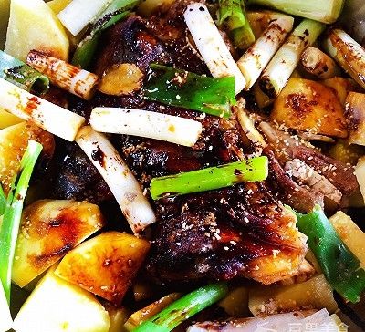 「外婆」外婆的祖传秘方—土豆蒸蹄膀