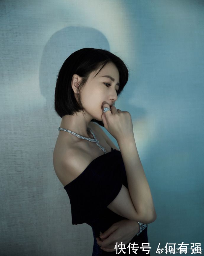 39岁高圆圆厉害了！一袭蓝色开叉长裙穿出2米气场，网友：真会穿