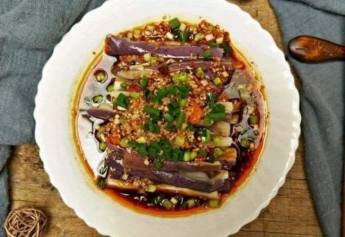 【夏季】鸡翅中肉质细嫩,做成香辣鸡翅很受欢迎,凉拌茄子夏季美味