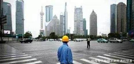 回农村盖房还是进城买房，听听专家的分析，你就明白了