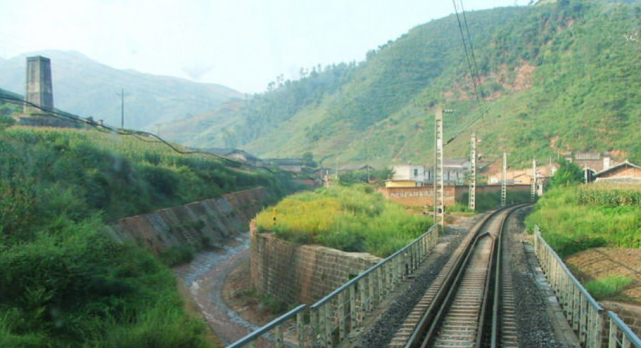 我国修建这条铁路时被西方媒体嘲笑，建成后却被称作“世界奇迹”