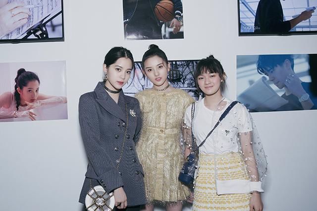 别人穿少女系减龄，文淇却用连衣裙扮成熟，完全让人猜不出年龄