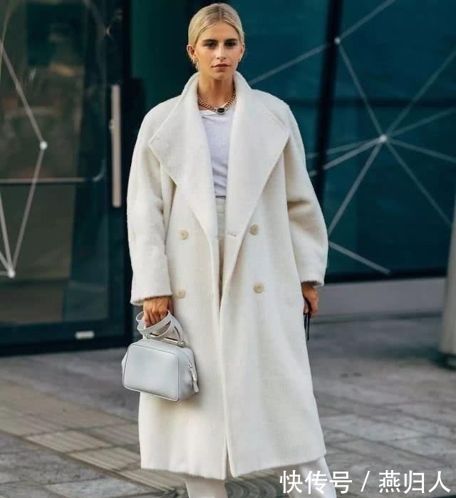  「适合」皮肤黑怎么穿？流行色不一定适合你，学刘雯、允儿穿这3个显白色