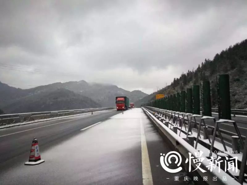 很冷，但也很美！今天重庆多地迎来降雪，你那里下雪了么