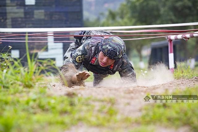  #强化训练#广西来宾：武警官兵开展强化训练