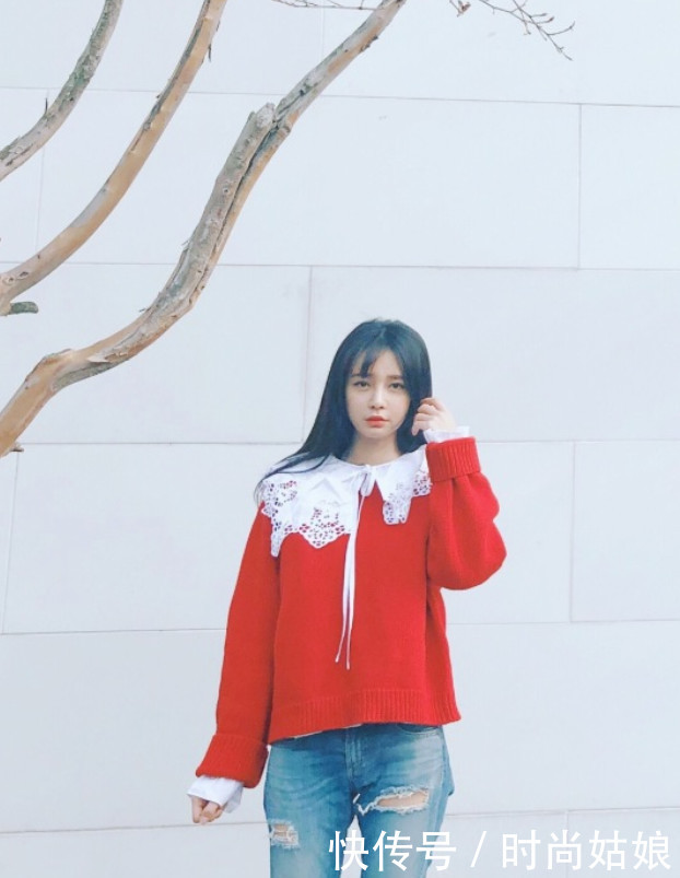 沈梦辰穿红衣白蕾丝领装嫩装文艺，简直辣眼睛，心疼修图师！