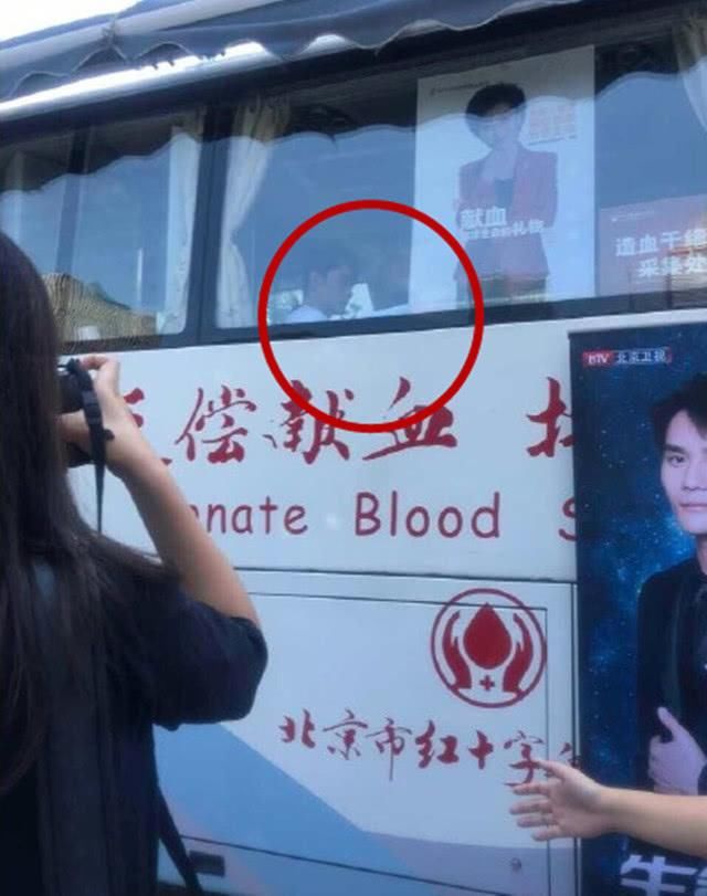 王凯被疑艾滋病？本尊做公益现场献血，谣言不攻自破