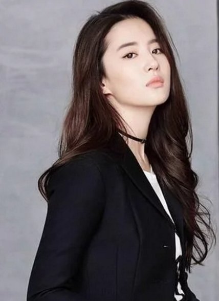 女星爱上“波浪卷发”，郑爽显老，热巴惊艳，范冰冰妩媚