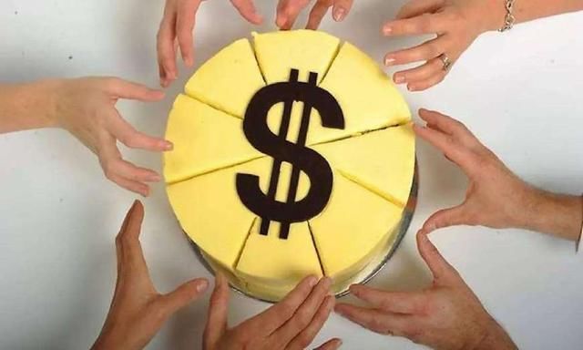 公务员为什么是“铁饭碗”？看了公务员法第15条就明白了